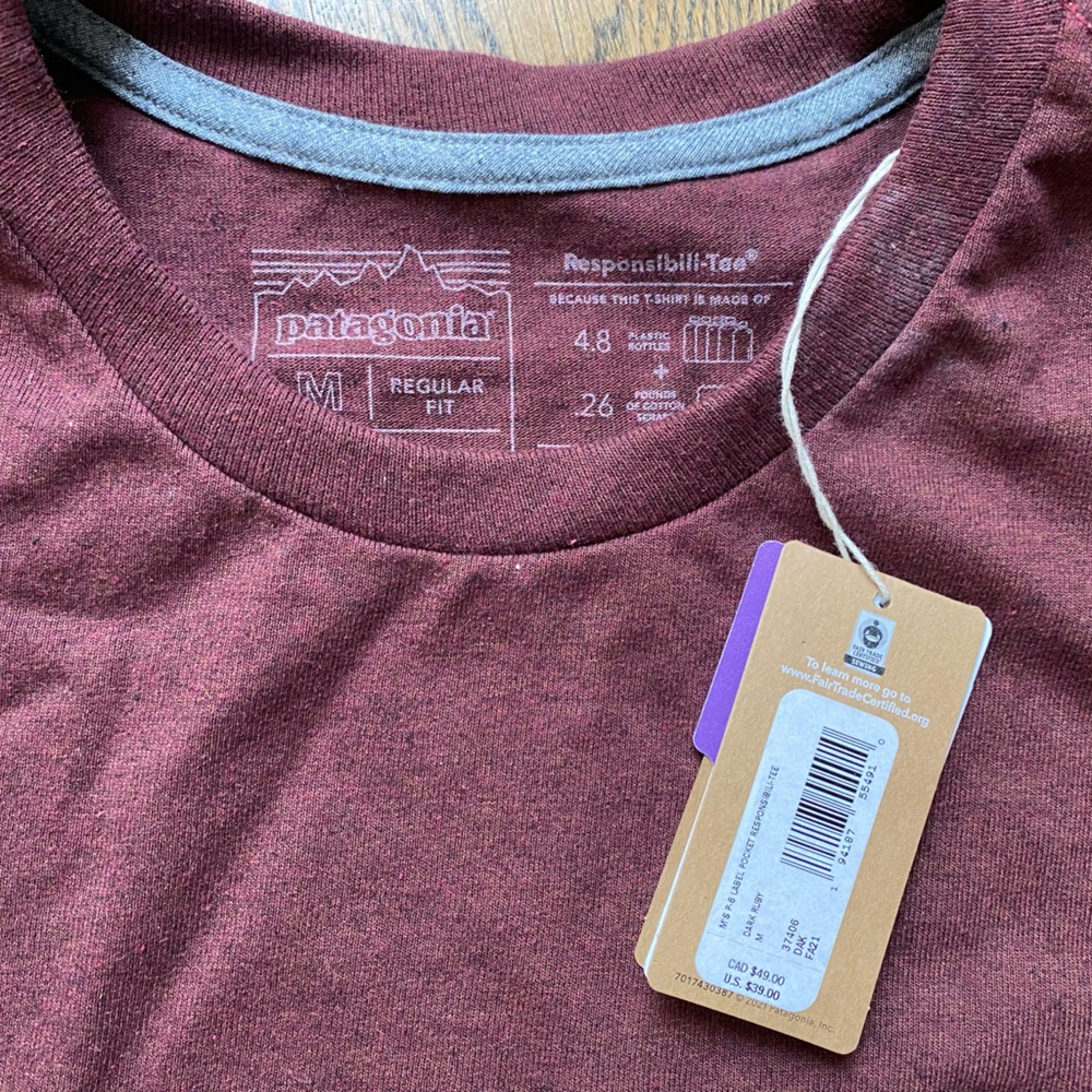 NWT Patagonia Men's P-6 Label Pocket Responsibili-Tee® Size M Dark Ruby
